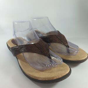 BOC Born W Sz 10M Brown Faux Leather Floral  Slip On Flip Flop Thong Sandal